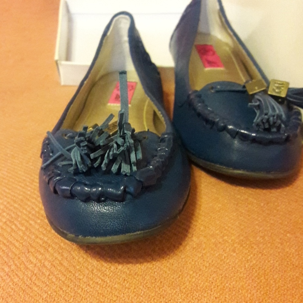 Shoes - Picture 2 of 4